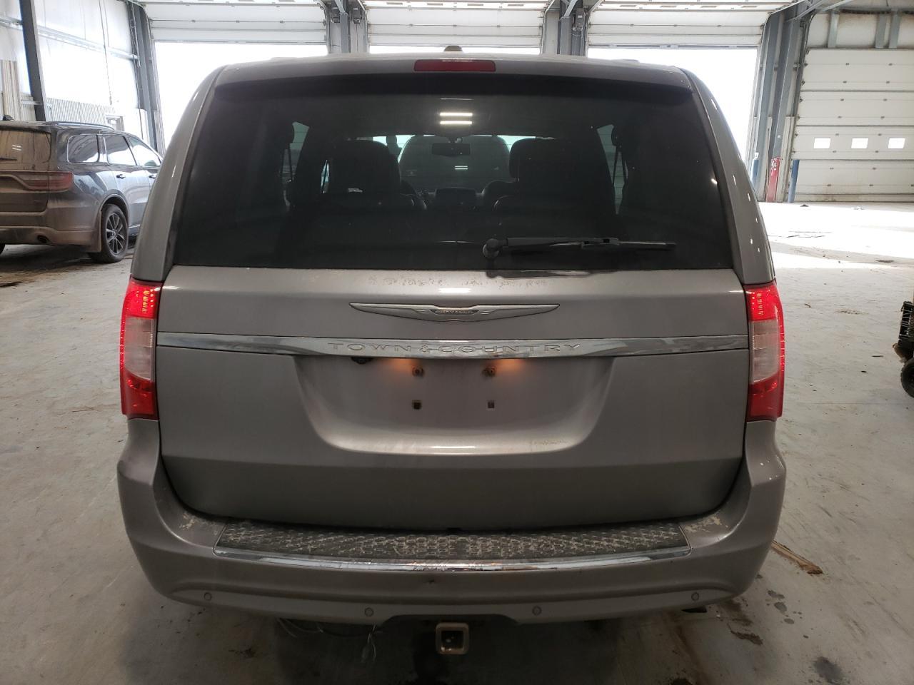 2014 CHRYSLER TOWN & COU - Image 6