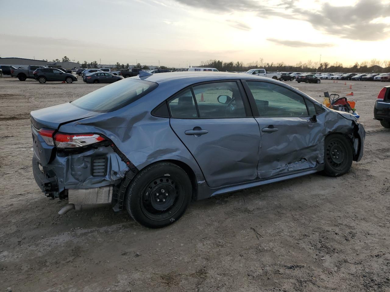 2022 TOYOTA COROLLA LE - Фото 3