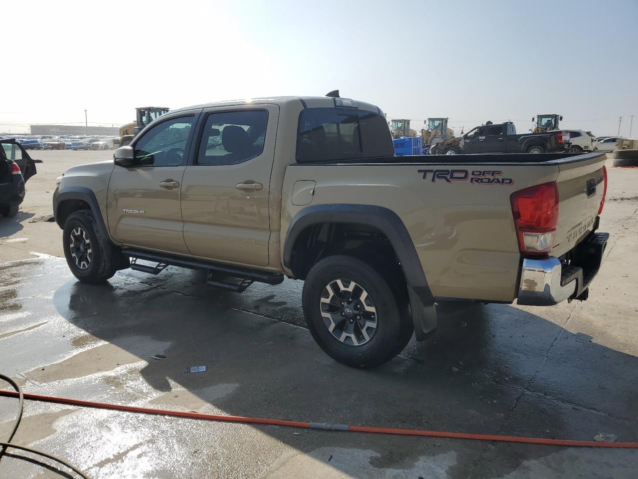 2017 TOYOTA TACOMA DOU - Фото 2