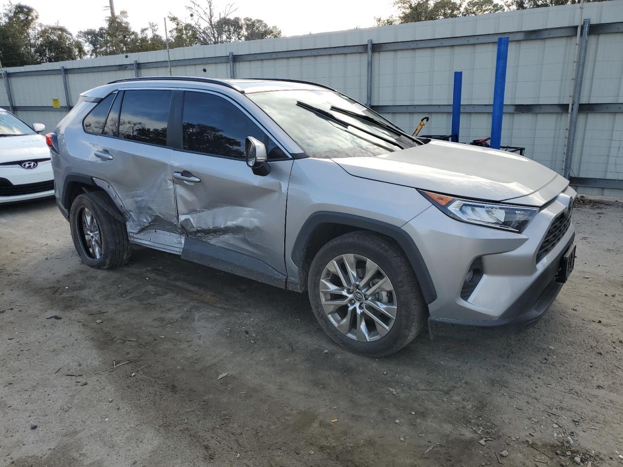 2020 TOYOTA RAV4 XLE P - Image 4