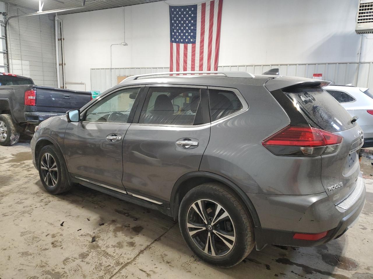 2017 NISSAN ROGUE S - Фото 2