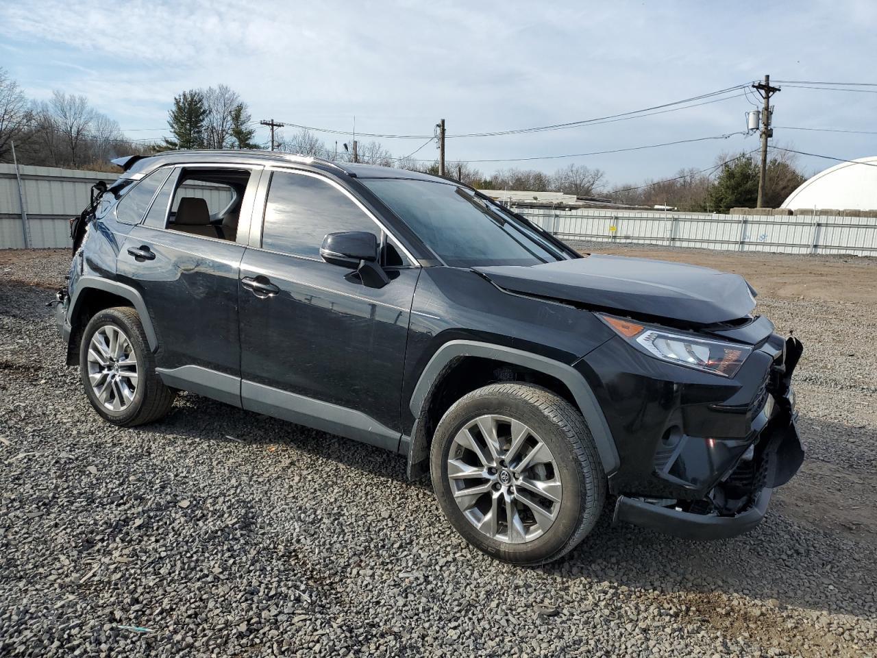 2019 TOYOTA RAV4 XLE P - Фото 4
