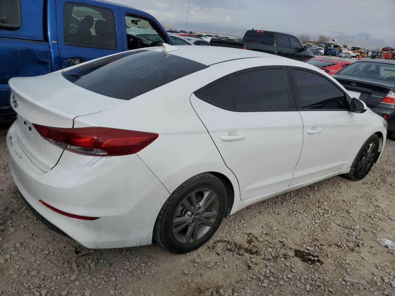 2018 HYUNDAI ELANTRA SE - Image 3