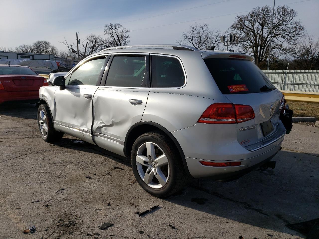 2013 VOLKSWAGEN TOUAREG V6 - Image 2