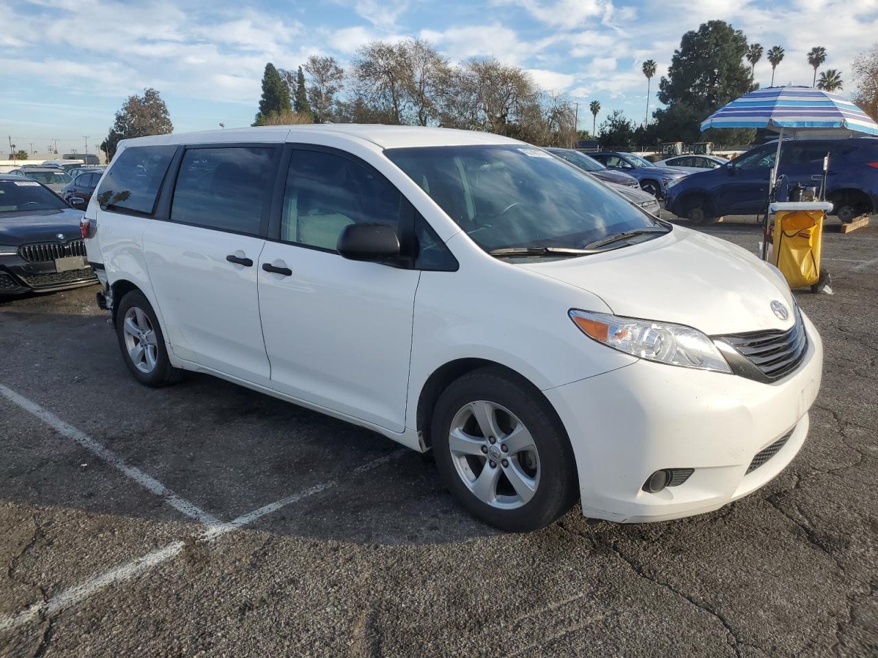 2015 TOYOTA SIENNA - Фото 4