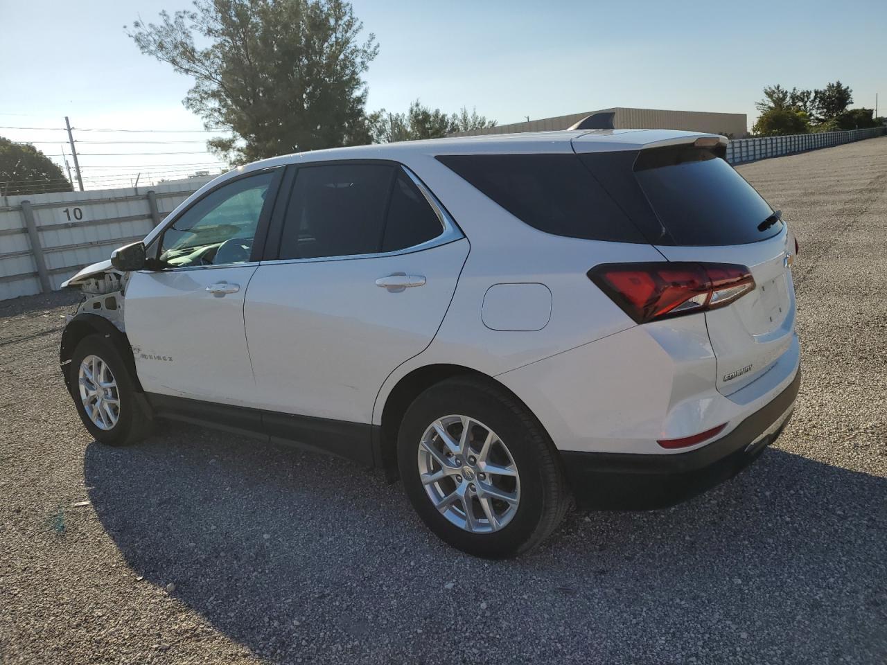 2024 CHEVROLET EQUINOX LT - Image 2