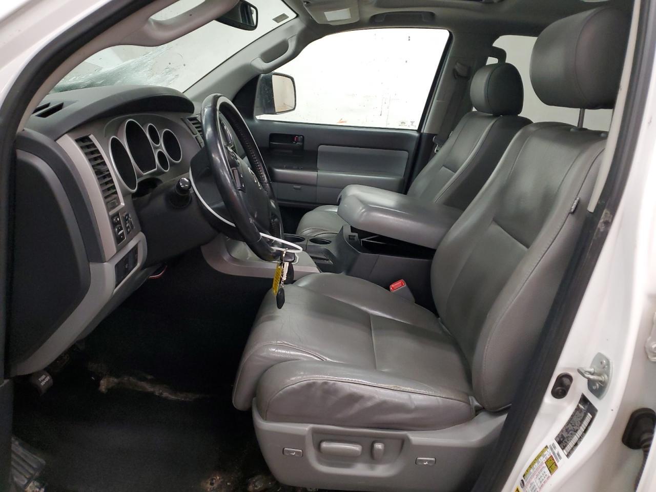 2013 TOYOTA SEQUOIA SR - Image 7