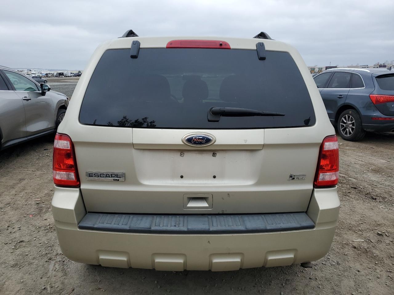 2010 FORD ESCAPE XLT - Image 6