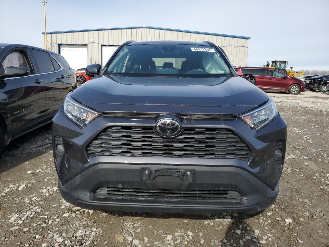 2019 TOYOTA RAV4 XLE P - Фото 5