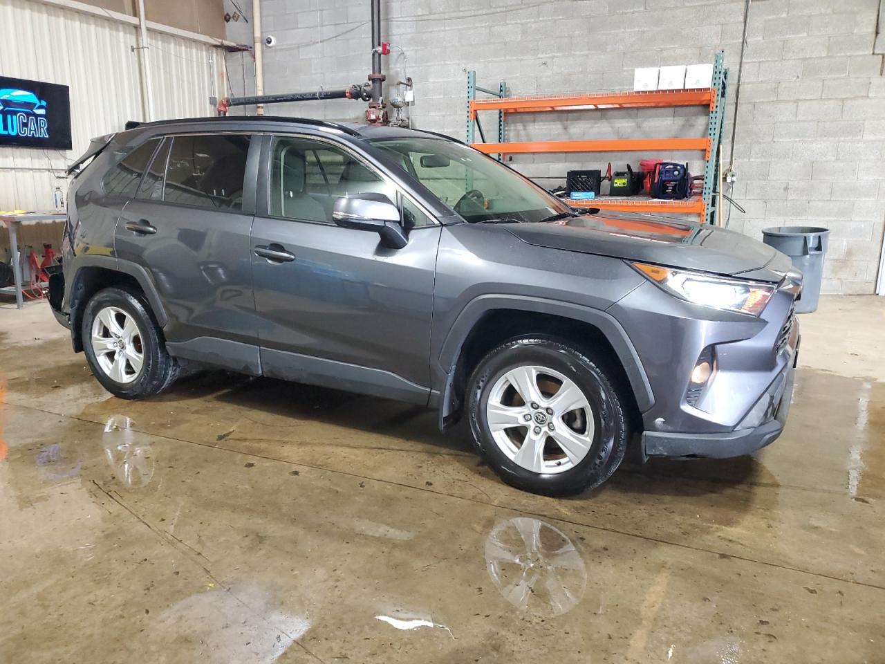 2020 TOYOTA RAV4 XLE - Фото 4