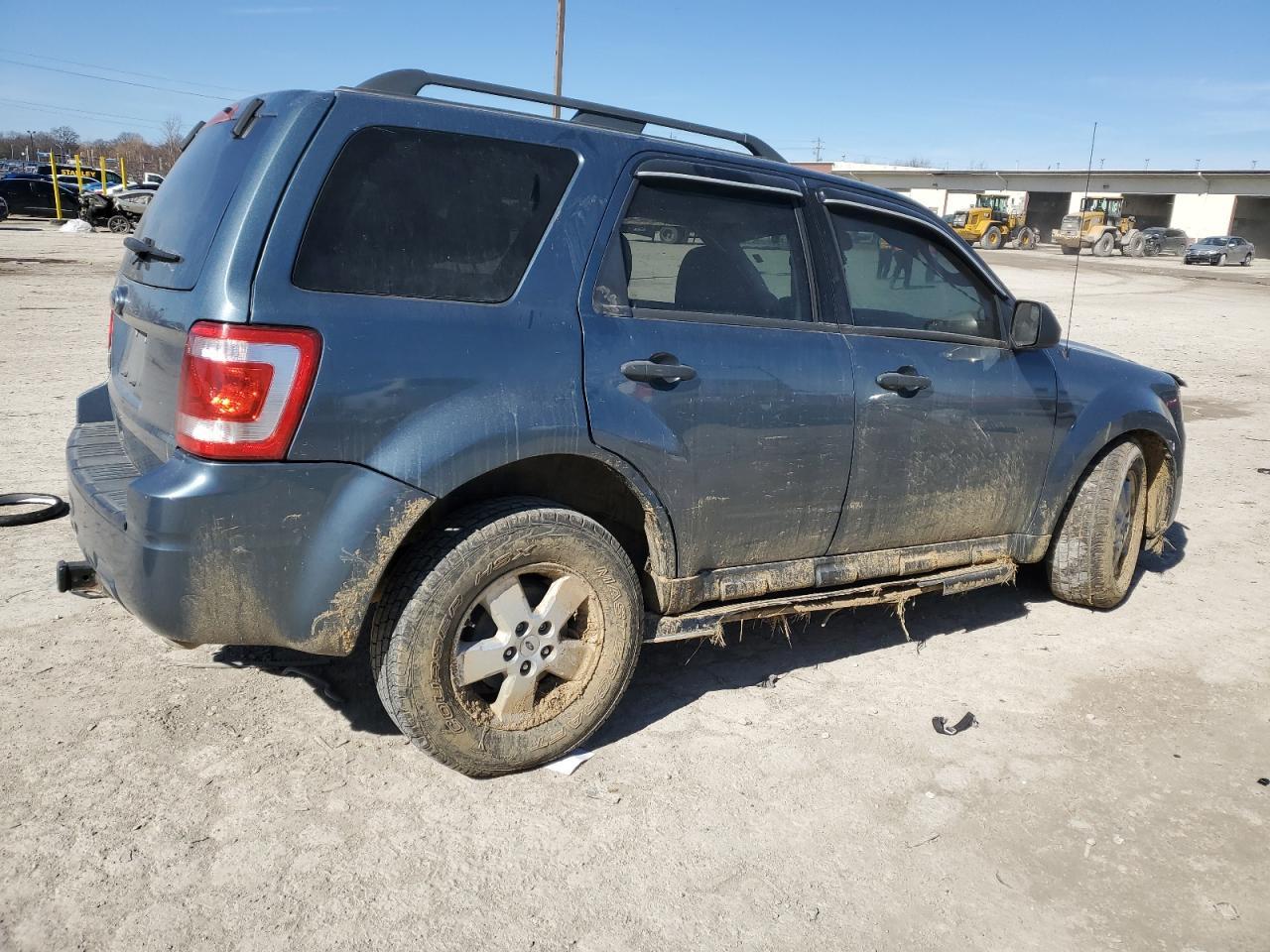 2010 FORD ESCAPE XLT - Image 3