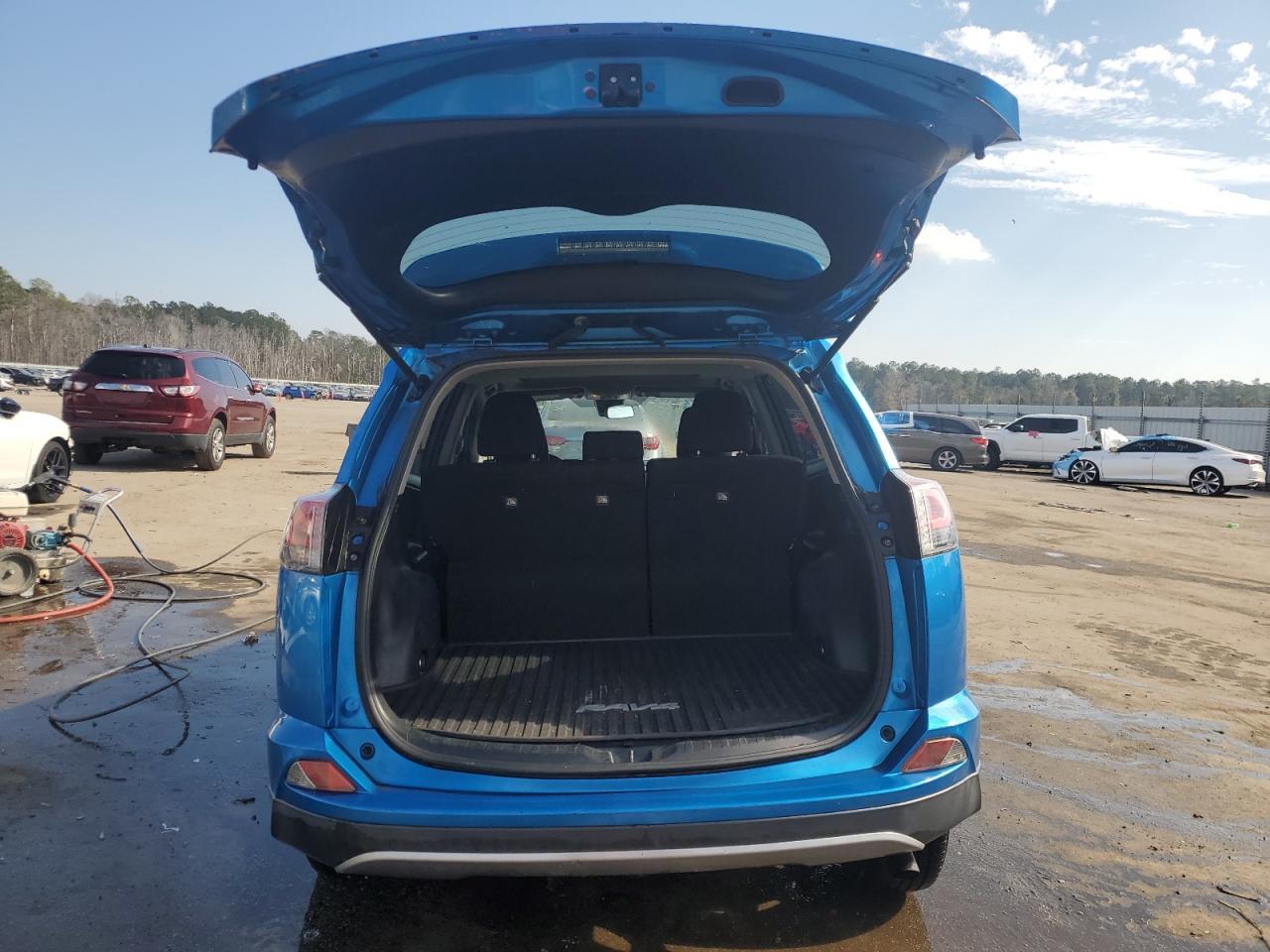 2017 TOYOTA RAV4 XLE - Image 6