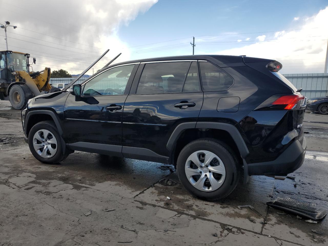 2023 TOYOTA RAV4 LE - Фото 2