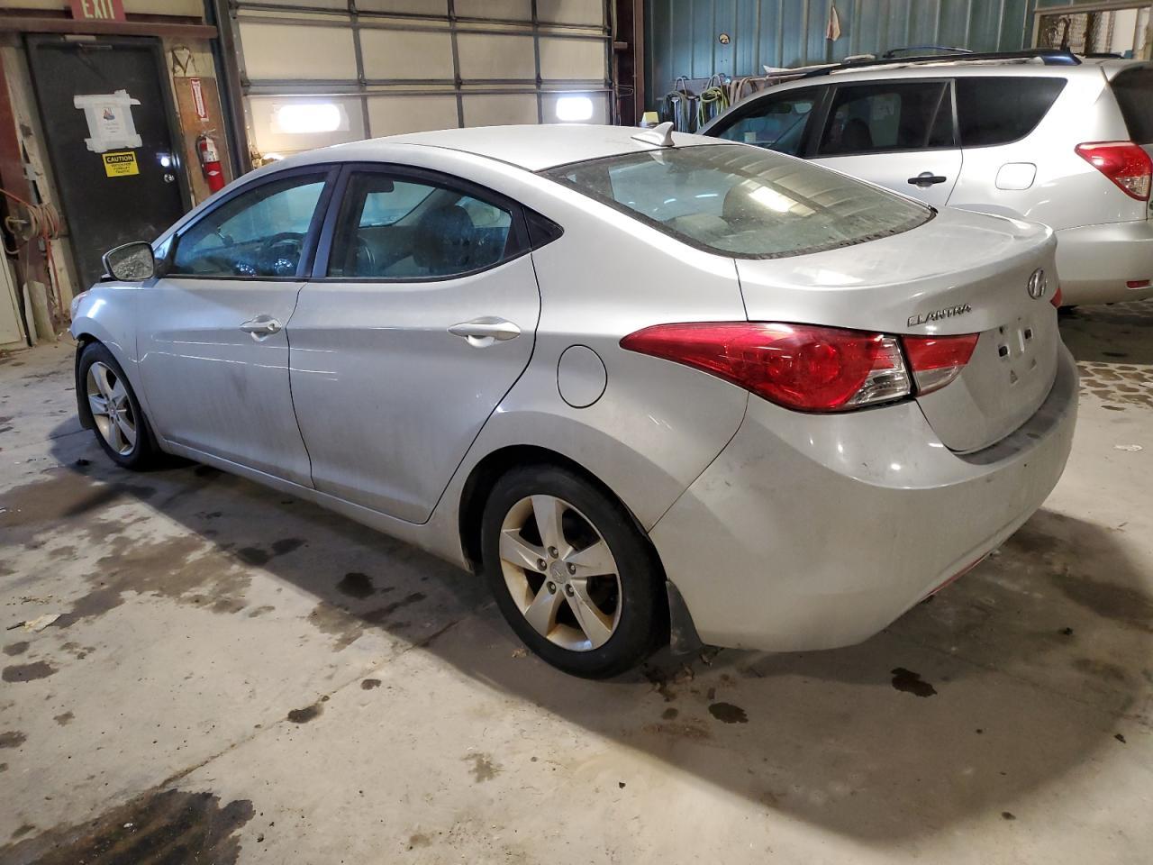 2013 HYUNDAI ELANTRA GL - Image 2
