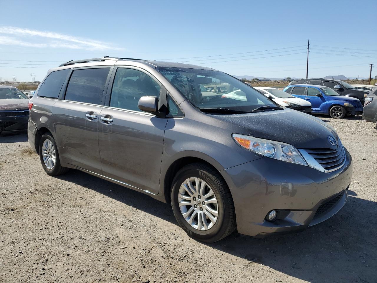 2015 TOYOTA SIENNA XLE - Фото 4
