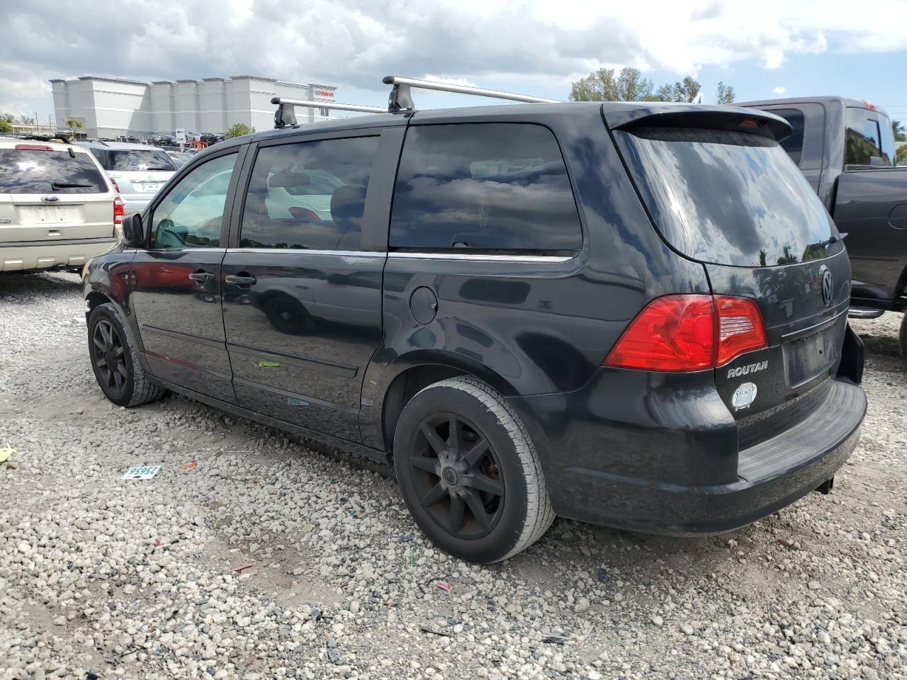 2010 VOLKSWAGEN ROUTAN SE - Фото 2