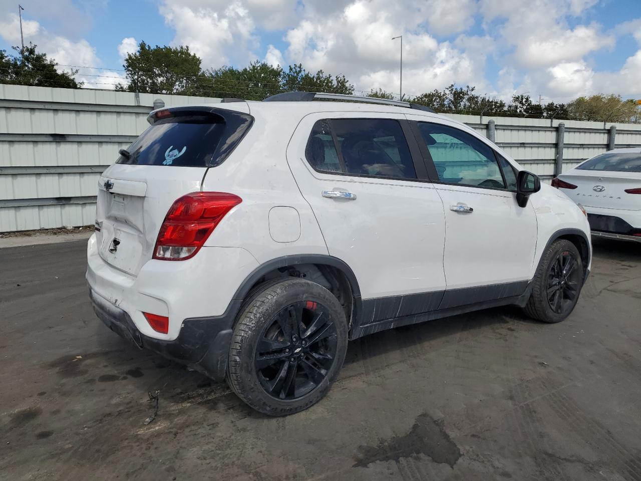 2019 CHEVROLET TRAX 1LT - Фото 3