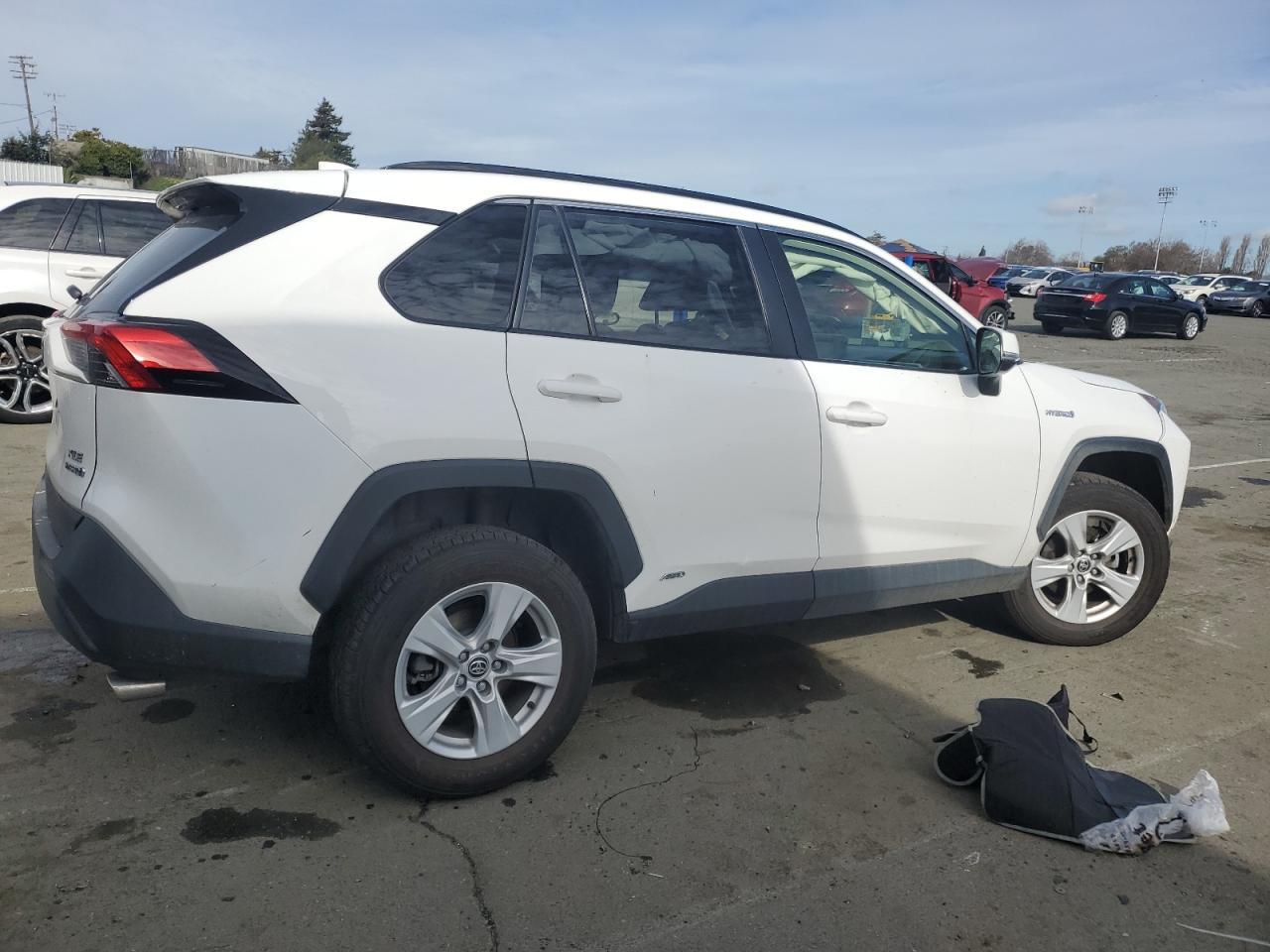 2020 TOYOTA RAV4 XLE - Image 3