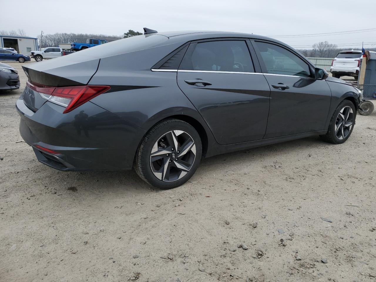 2022 HYUNDAI ELANTRA SE - Фото 3
