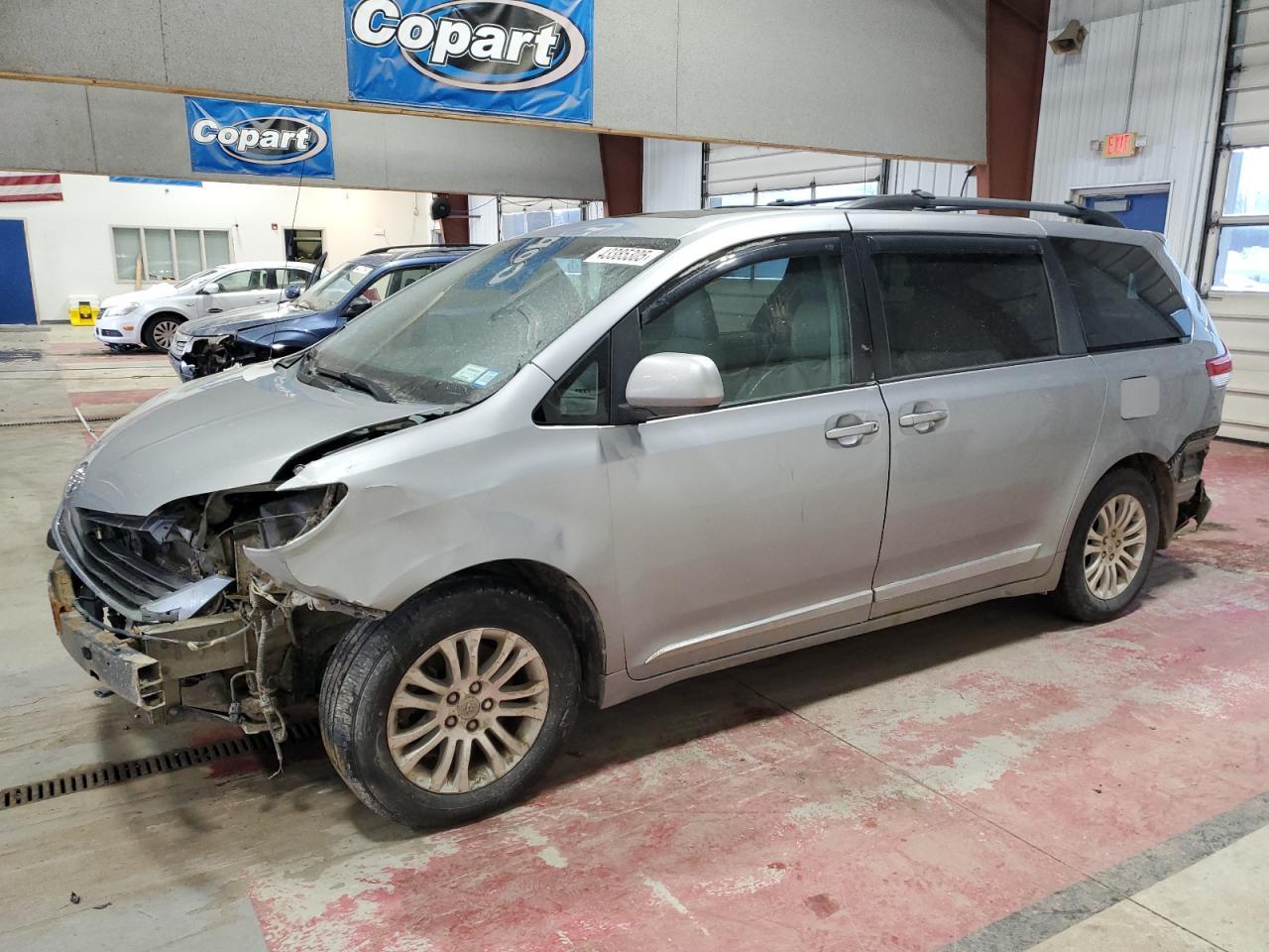 2013 TOYOTA SIENNA XLE