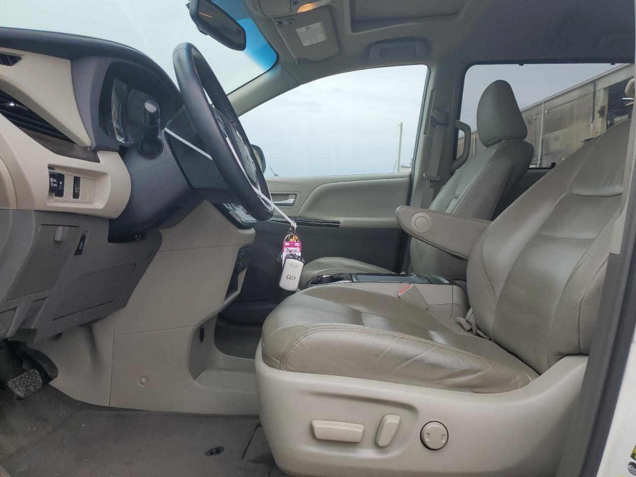 2015 TOYOTA SIENNA XLE - Фото 7