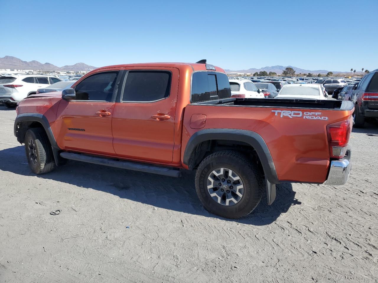 2017 TOYOTA TACOMA DOU - Фото 2