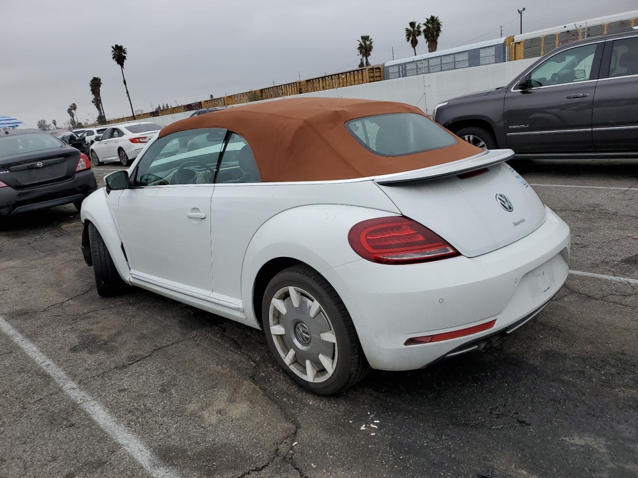 2019 VOLKSWAGEN BEETLE S - Image 2