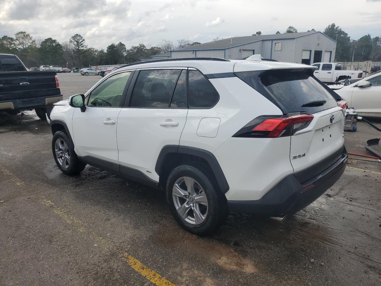 2022 TOYOTA RAV4 XLE - Фото 2