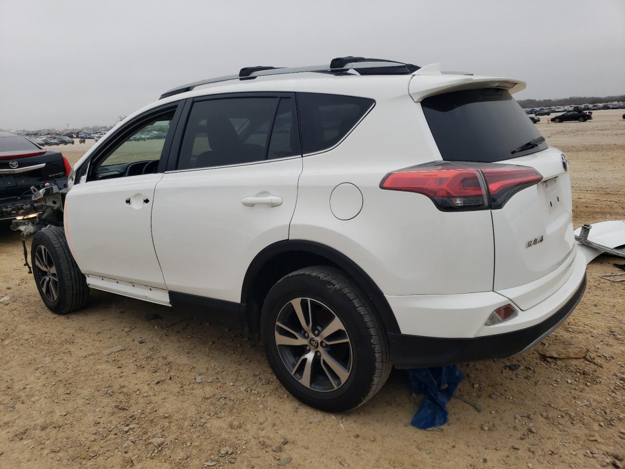 2017 TOYOTA RAV4 XLE - Фото 2