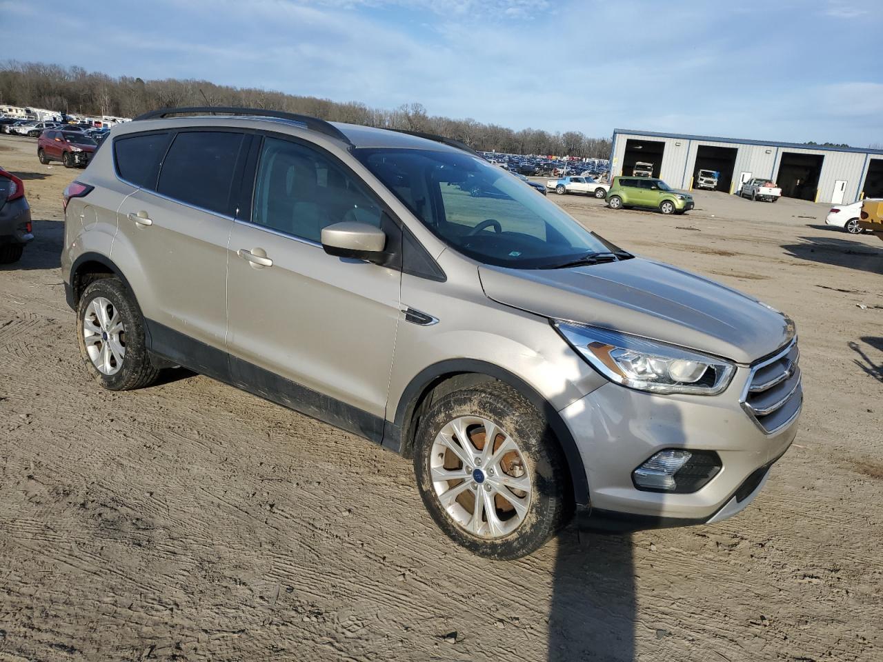 2017 FORD ESCAPE SE - Image 4
