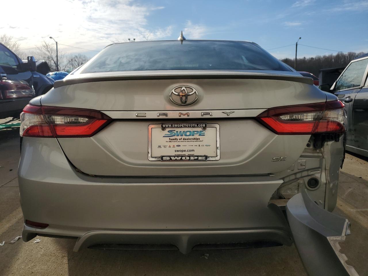 2021 TOYOTA CAMRY SE - Фото 6