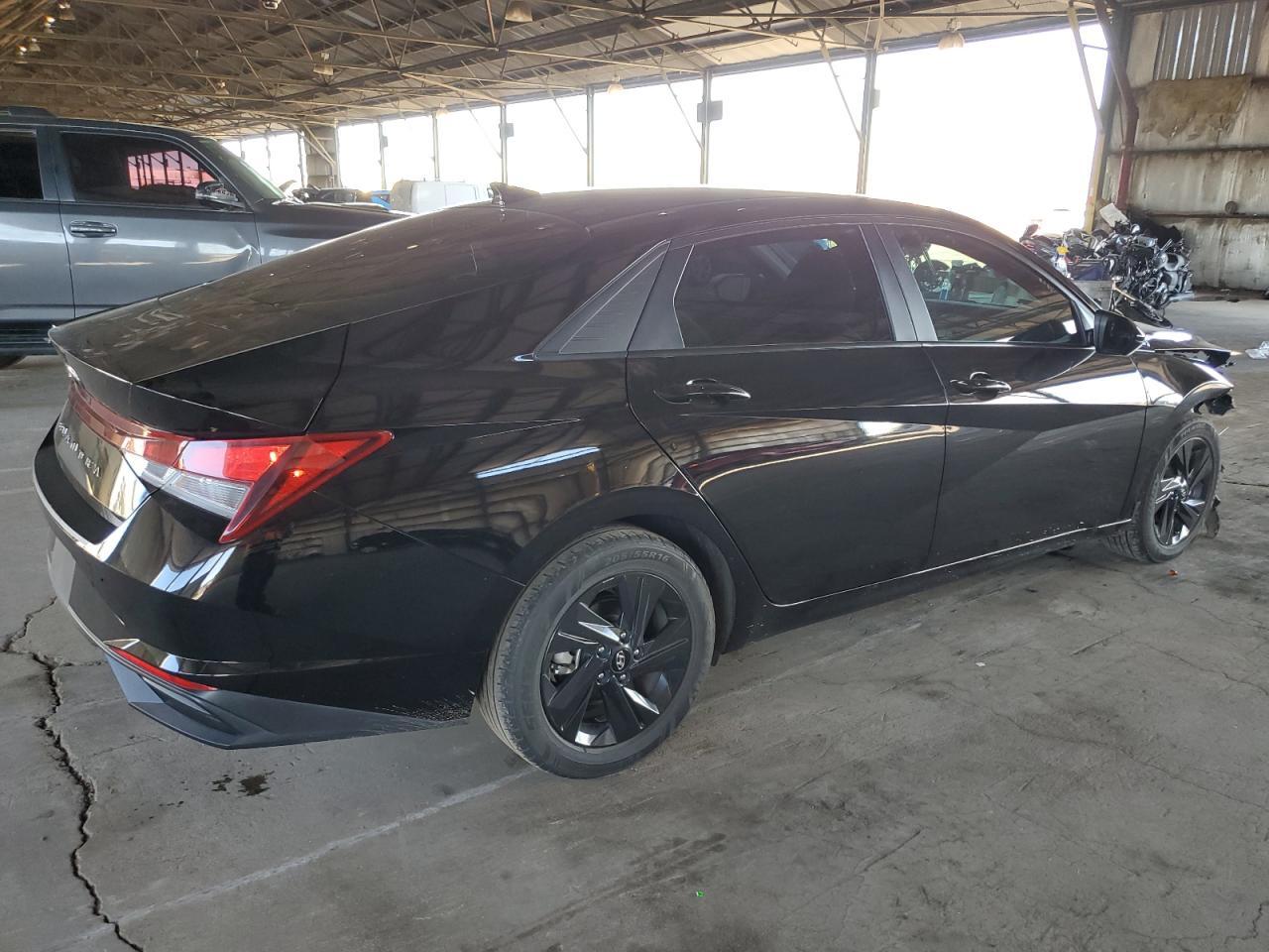 2023 HYUNDAI ELANTRA SE - Image 3
