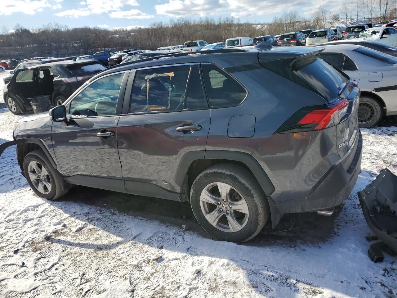 2022 TOYOTA RAV4 XLE - Фото 2