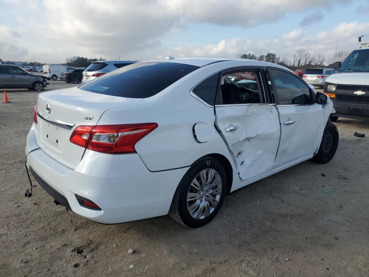 2016 NISSAN SENTRA S - Фото 3