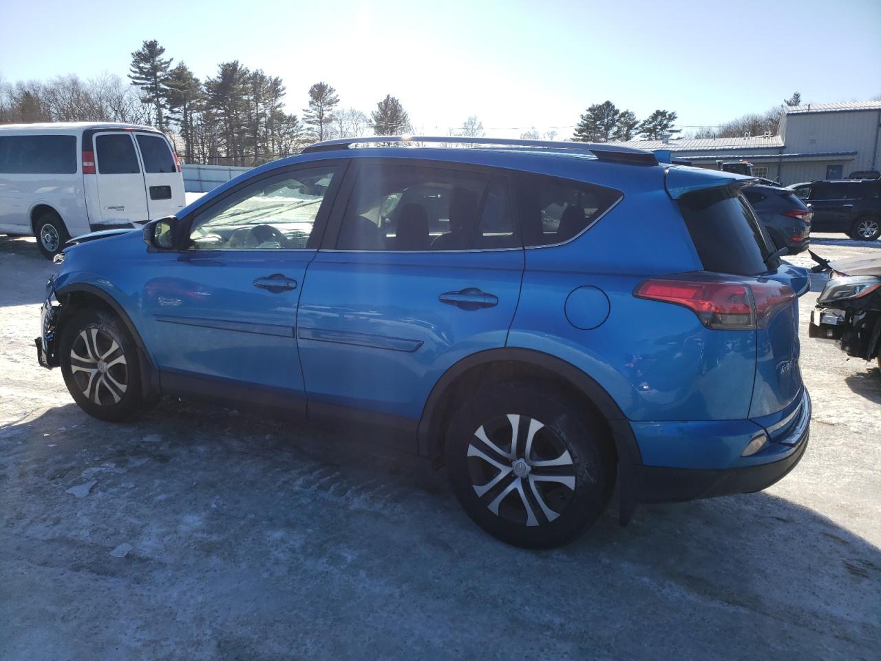 2017 TOYOTA RAV4 LE - Фото 2