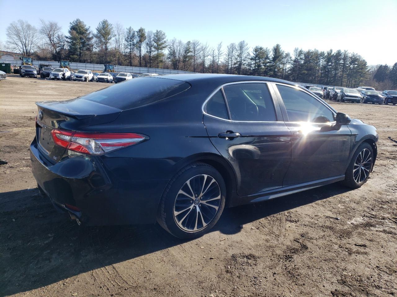 2018 TOYOTA CAMRY L - Фото 3