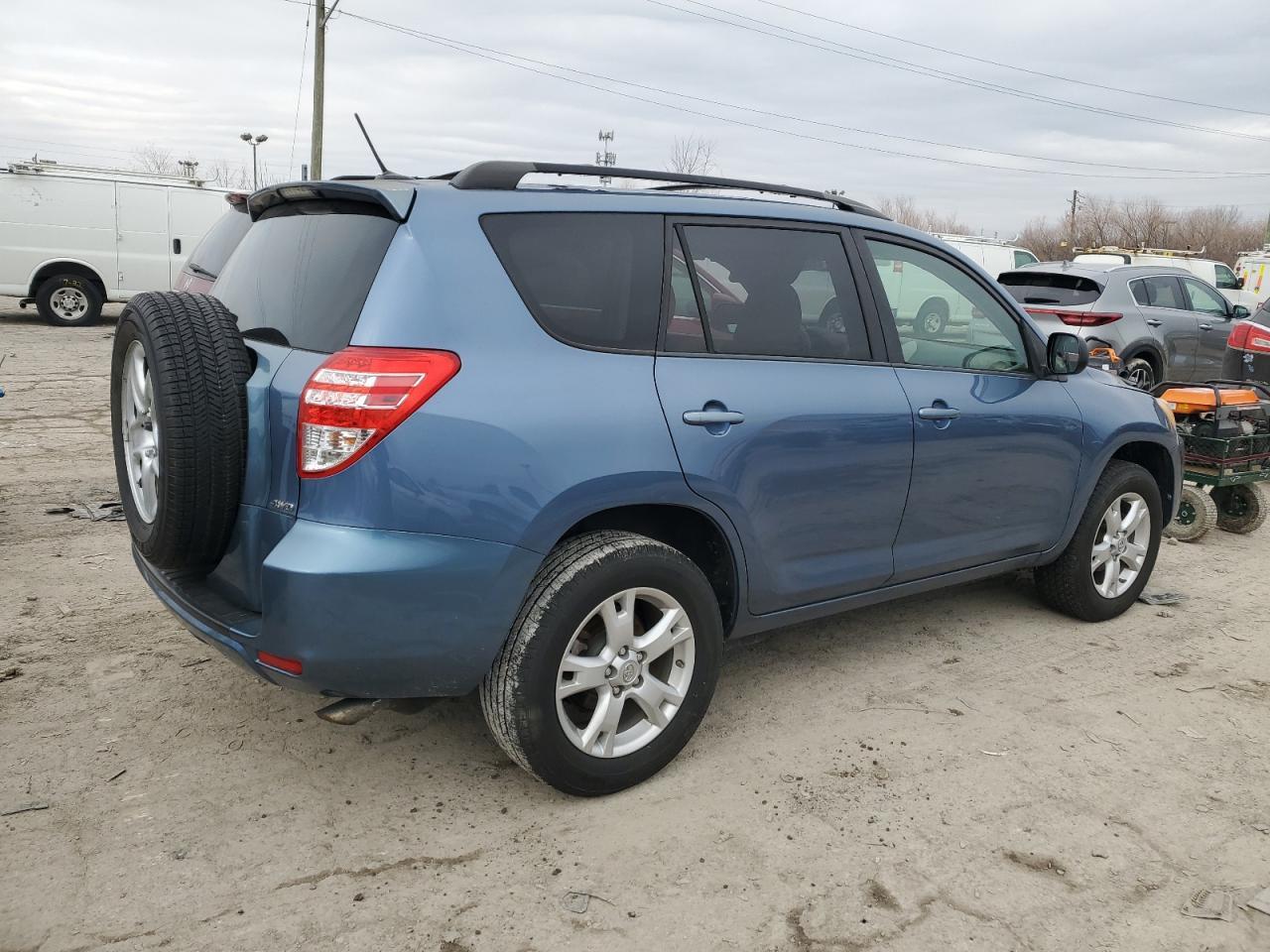 2011 TOYOTA RAV4 - Фото 3