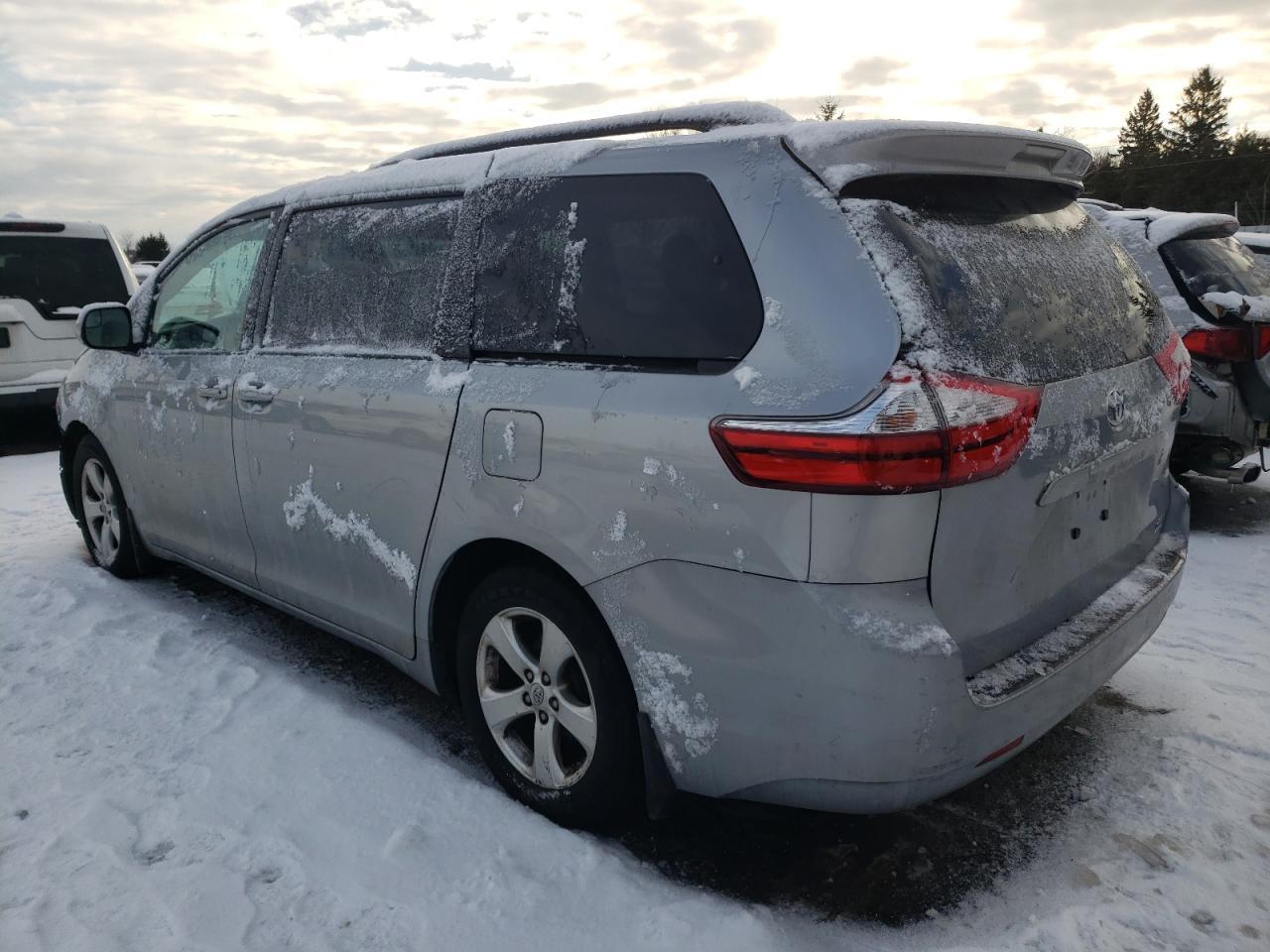 2015 TOYOTA SIENNA LE - Image 2