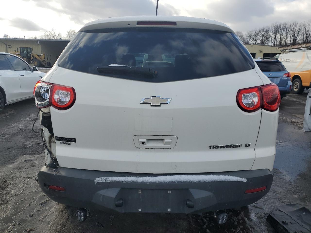 2012 CHEVROLET TRAVERSE L - Фото 6