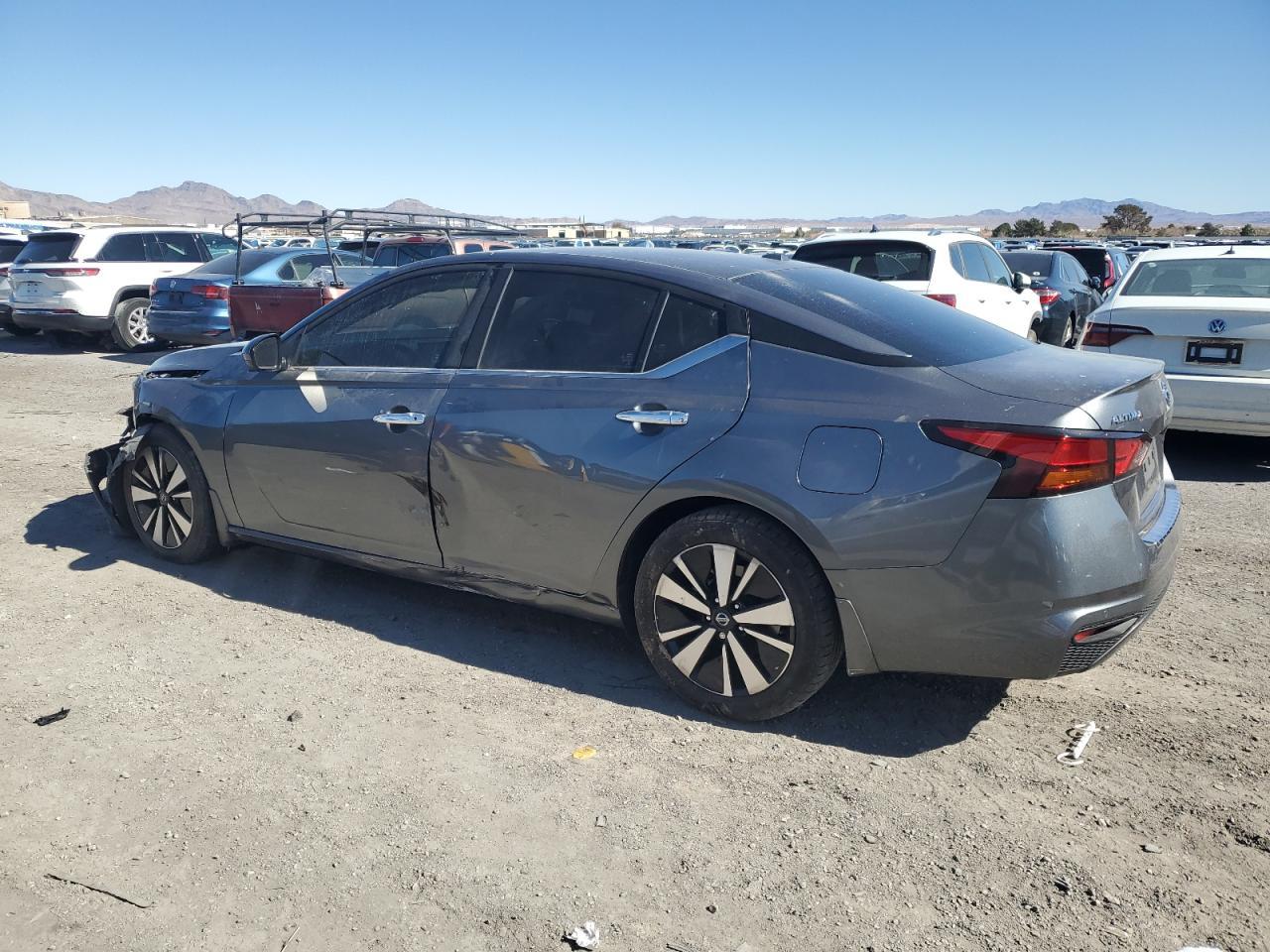 2022 NISSAN ALTIMA SV - Image 2