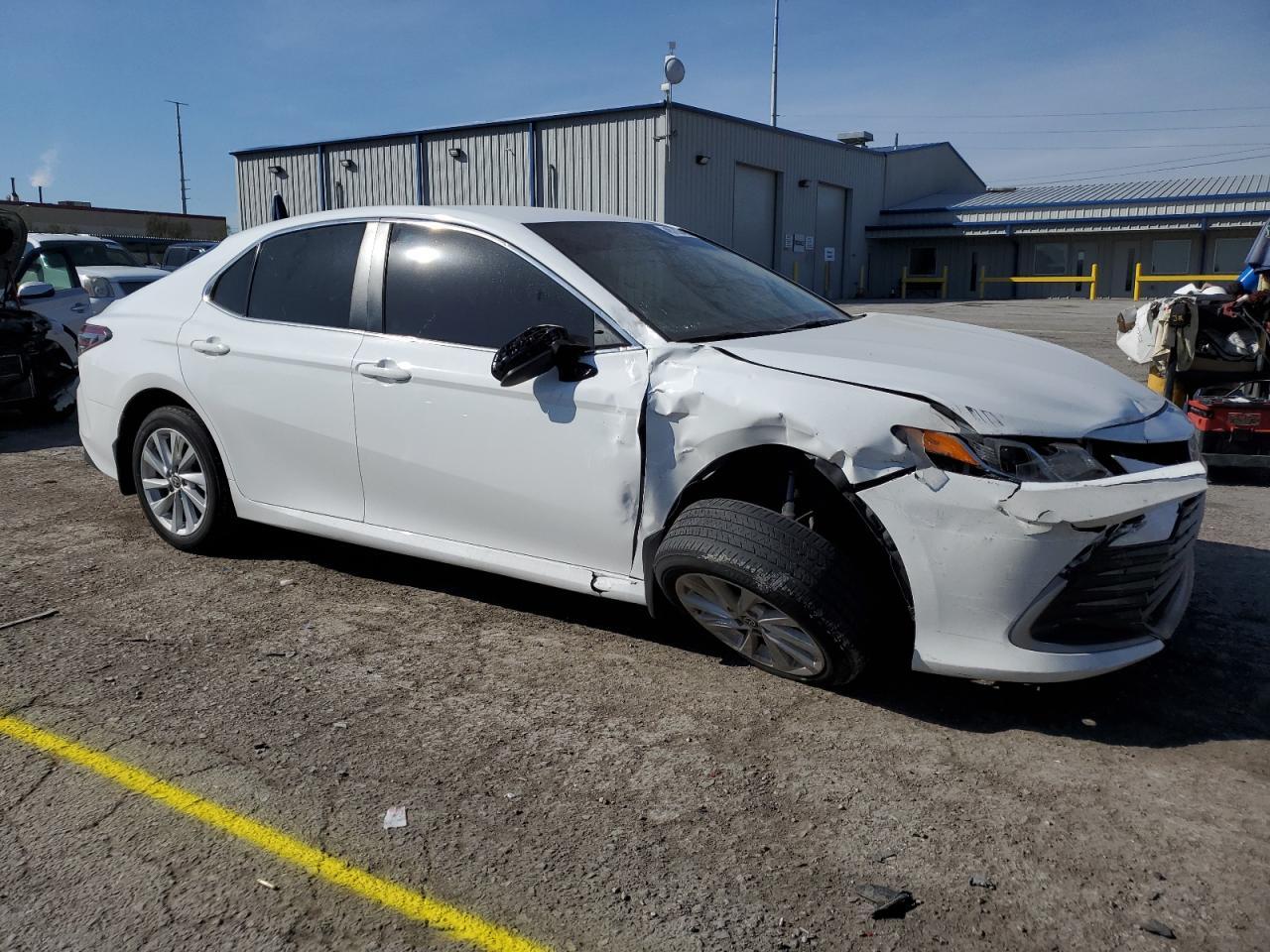 2023 TOYOTA CAMRY LE - Фото 4