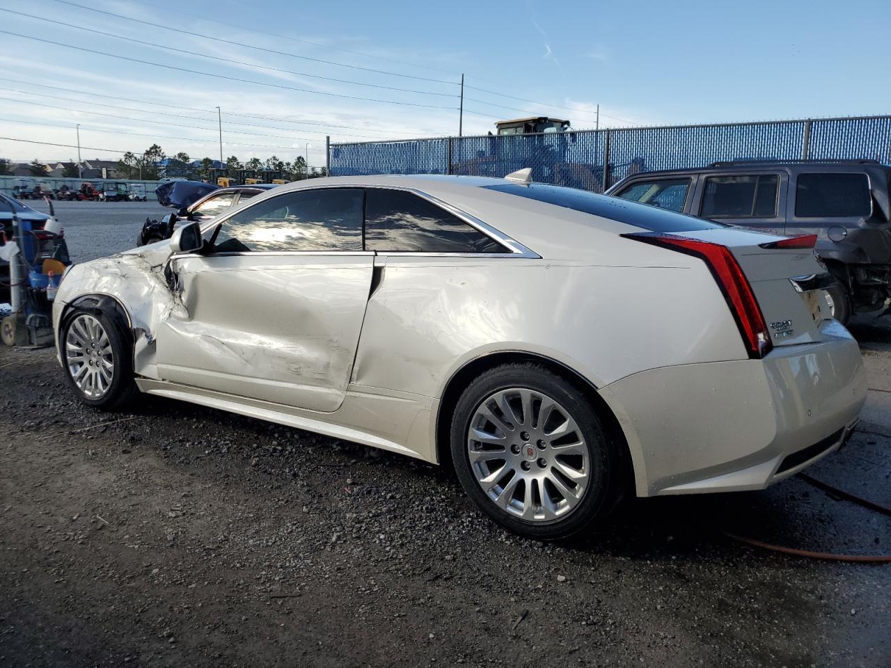 2011 CADILLAC CTS PREMIU - Image 2