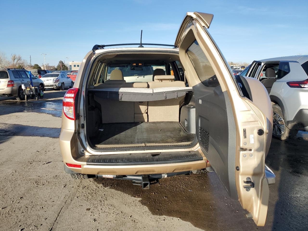 2011 TOYOTA RAV4 - Image 6