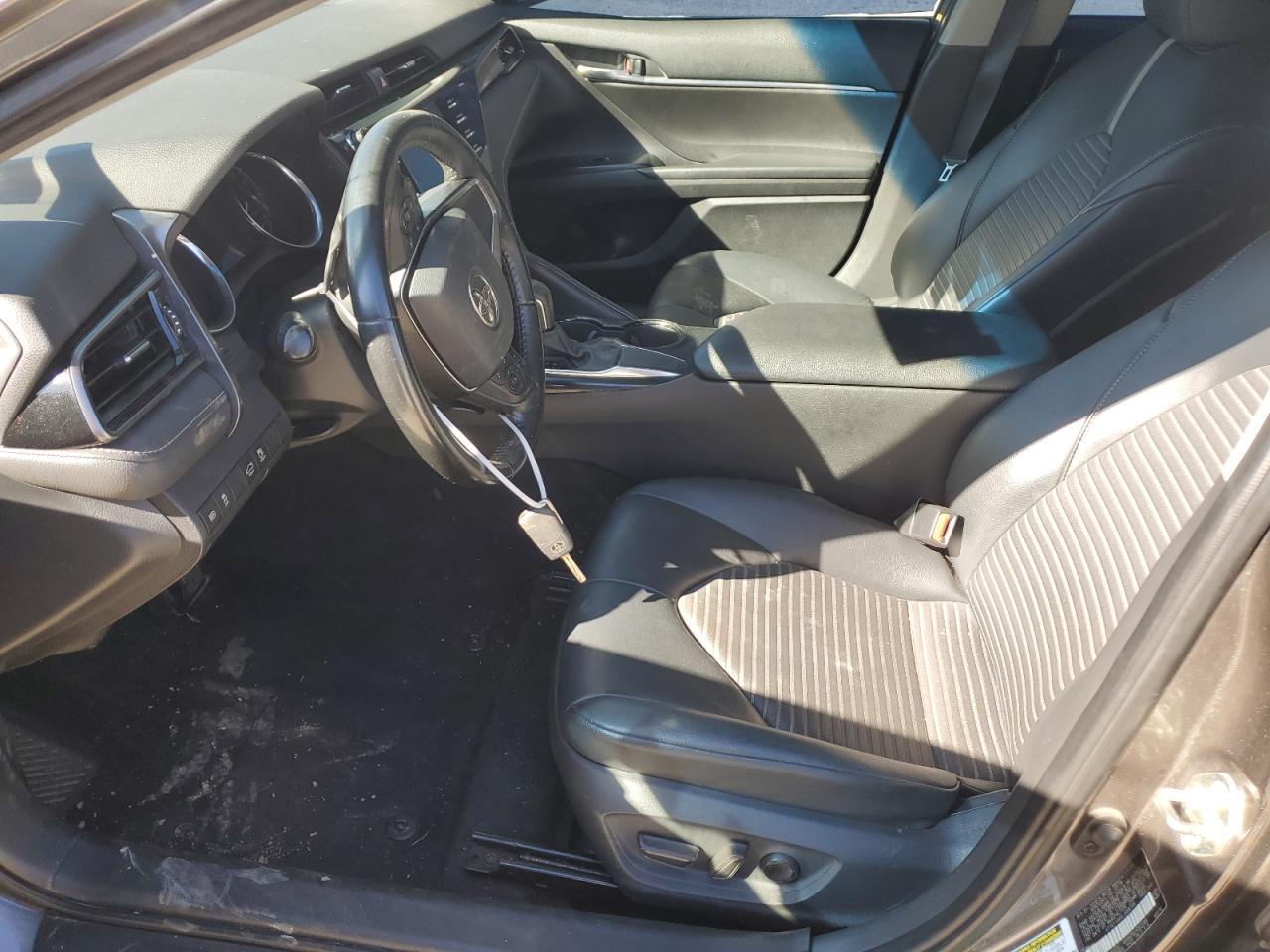 2020 TOYOTA CAMRY SE - Фото 7