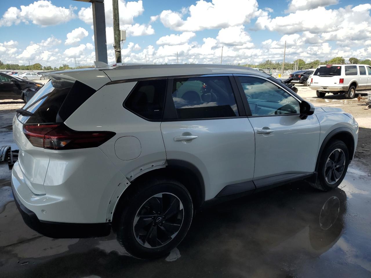 2024 NISSAN ROGUE SV - Image 3