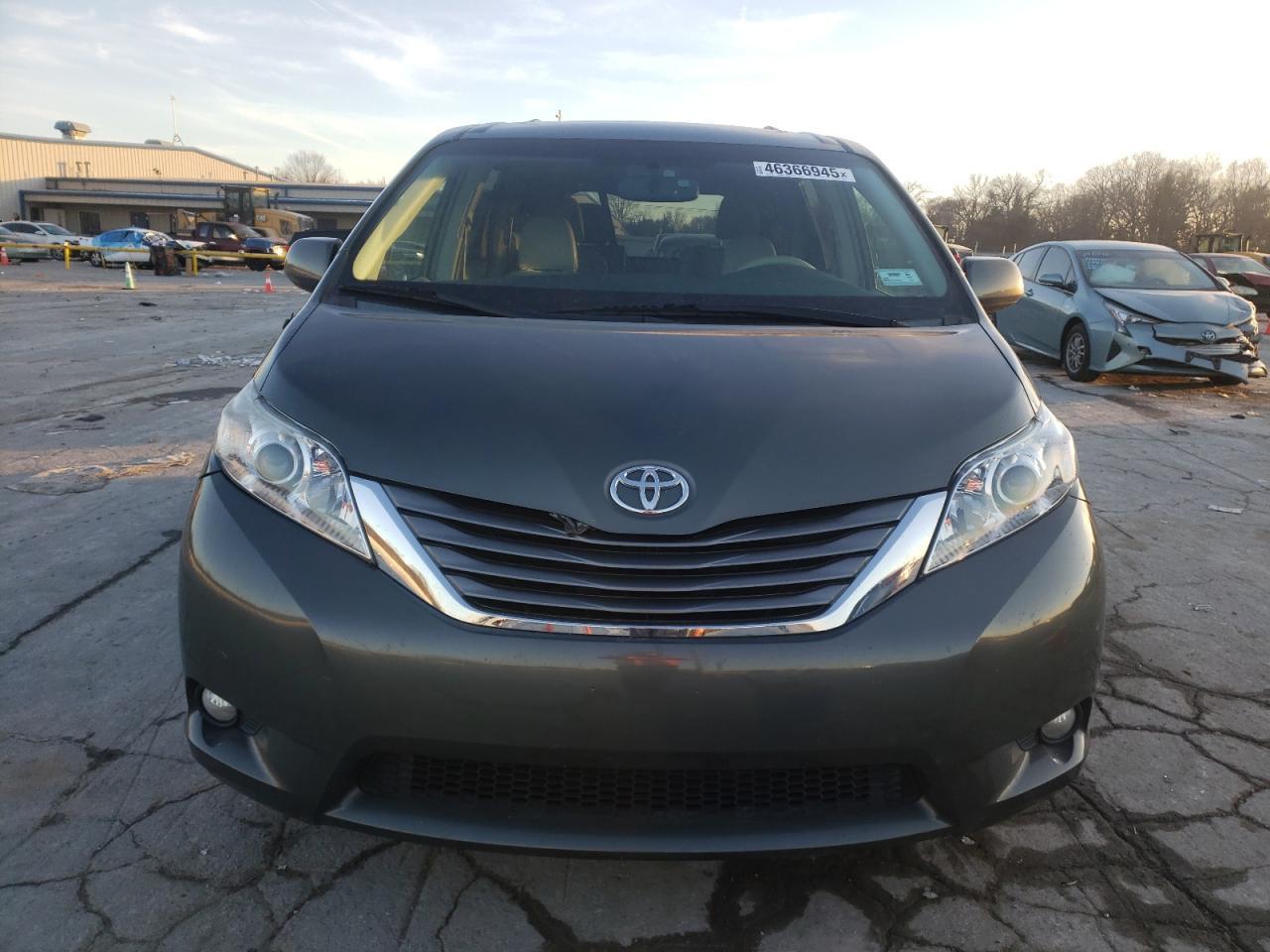 2013 TOYOTA SIENNA XLE - Фото 5