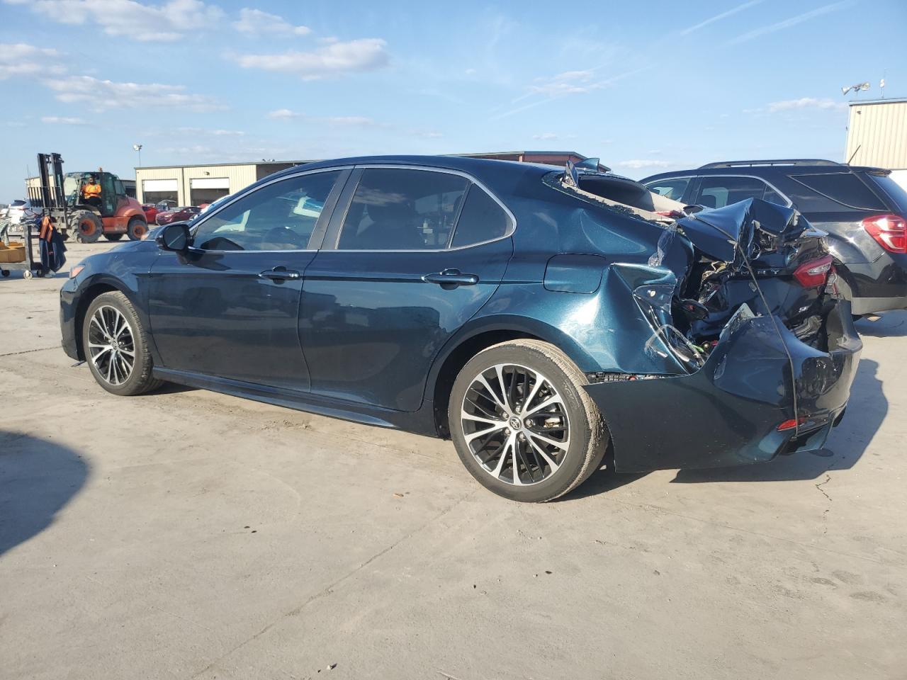 2020 TOYOTA CAMRY SE - Image 2