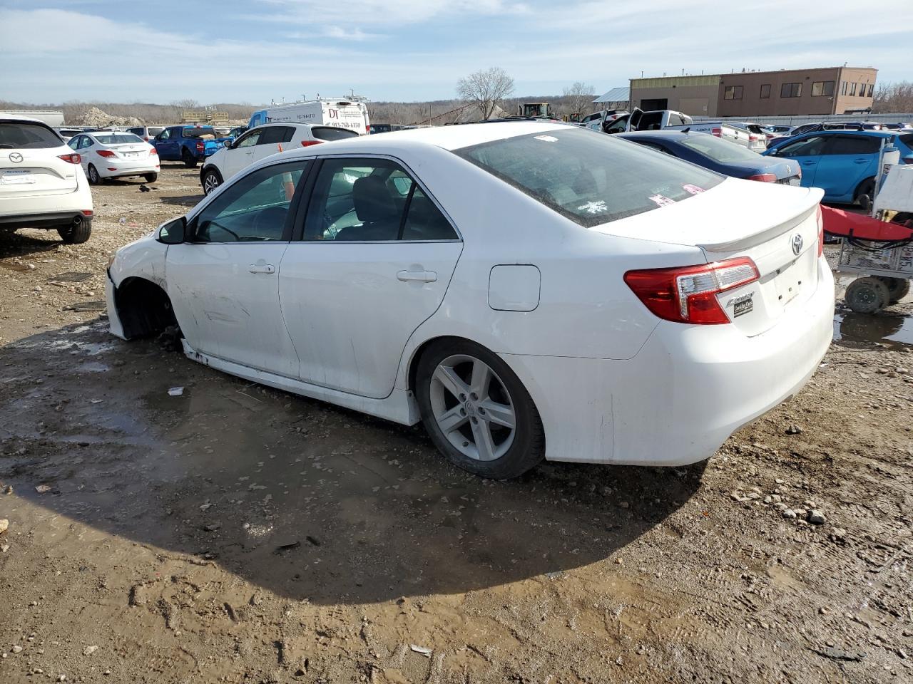 2014 TOYOTA CAMRY L - Фото 2