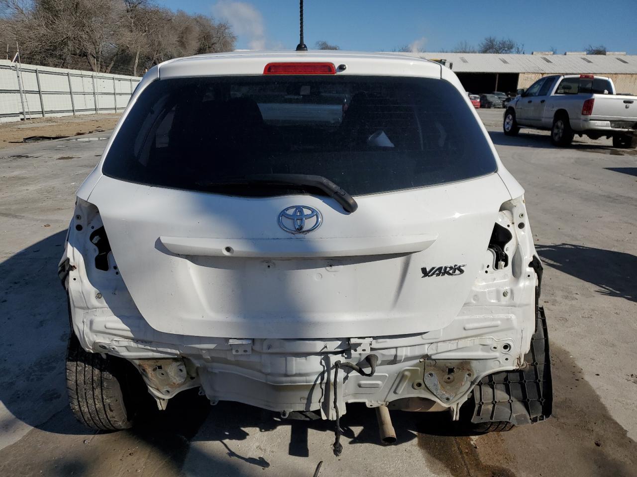 2015 TOYOTA YARIS - Фото 6