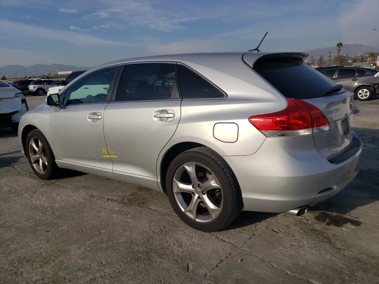 2011 TOYOTA VENZA - Фото 2